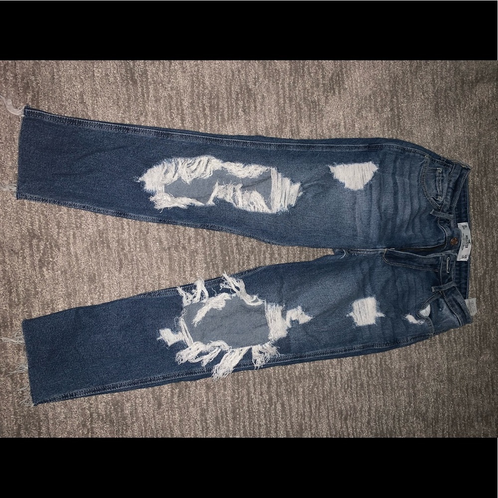 Hollister ripped mom jeans never worn